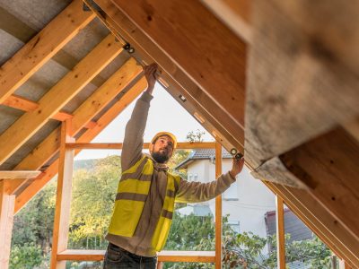 carpenter-man-working-roof